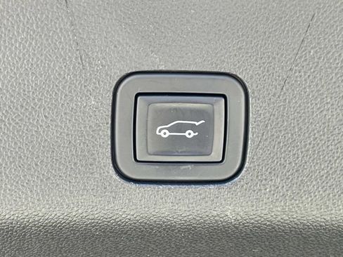 Used 2021 Cadillac Escalade Premium Luxury w/ Performance Package image 13