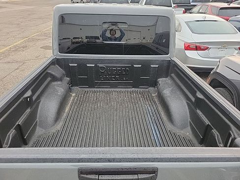 Used 2022 Jeep Gladiator Overland w/ Cold Weather Group image 9