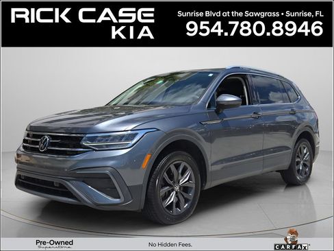 Used 2022 Volkswagen Tiguan SE w/ Panoramic Sunroof Package FWD image 1