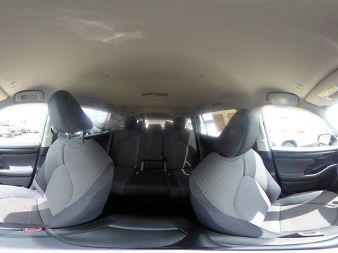 Used 2025 Toyota Highlander LE image 44