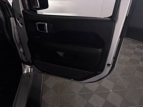 Used 2023 Jeep Wrangler Unlimited Sahara image 32