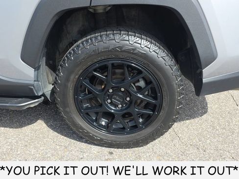 Used 2022 Toyota RAV4 LE FWD image 10