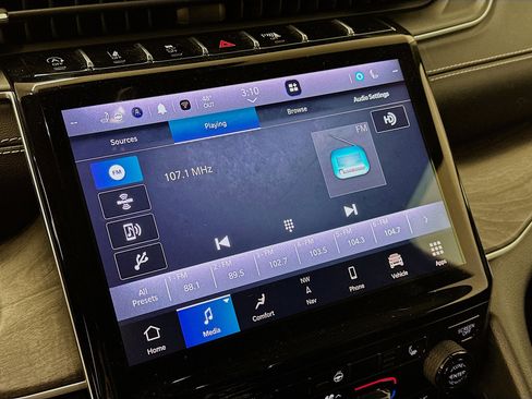 Used 2023 Jeep Grand Cherokee Limited w/ Black Appearance Package image 21