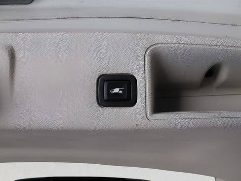 Used 2020 GMC Terrain Denali w/ Denali Premium Package FWD image 25