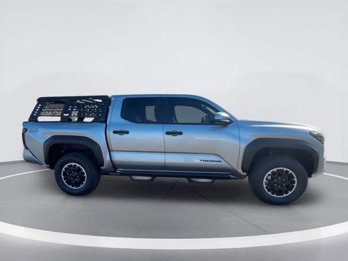 Used 2025 Toyota Tacoma TRD Off-Road AWD/4WD image 9
