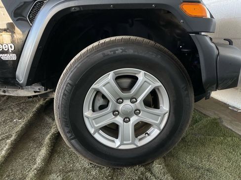 Used 2018 Jeep Wrangler Unlimited Sport S image 13