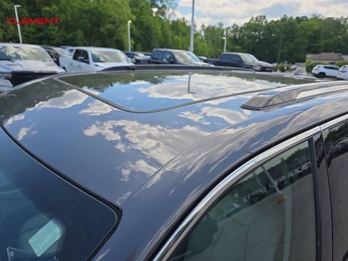 Used 2022 Jeep Grand Cherokee Overland w/ Advanced Protech Group III AWD/4WD image 4