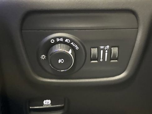 Used 2025 Jeep Grand Cherokee Summit w/ Obsidian Package image 26