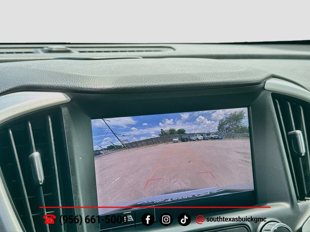 Used 2023 GMC Terrain SLT w/ Infotainment Package II FWD image 17