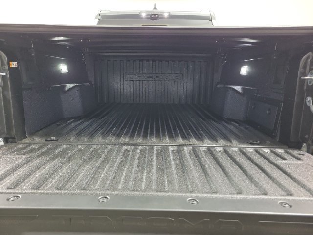 Used 2025 Toyota Tacoma Limited AWD/4WD image 10