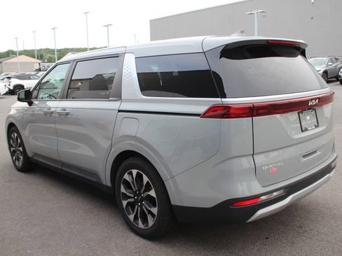 Used 2024 Kia Carnival EX FWD image 28