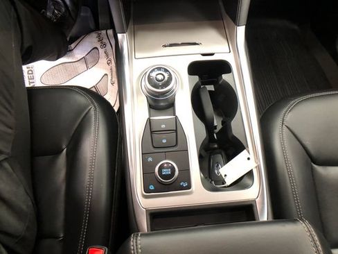 Certified 2024 Ford Explorer XLT w/ Equipment Group 202A AWD/4WD image 19