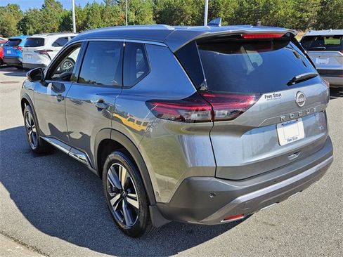 Used 2023 Nissan Rogue SL w/ SL Premium Package image 11