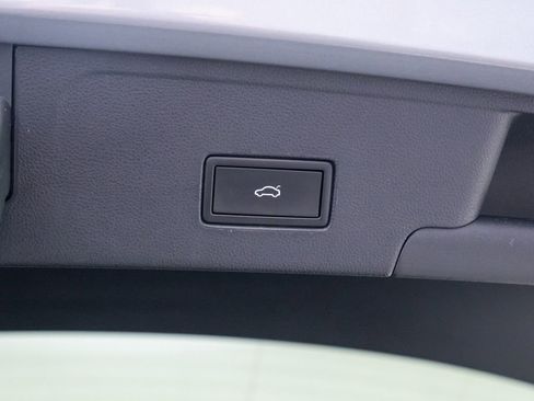 Used 2022 Volkswagen Atlas Cross Sport SEL R-Line image 34