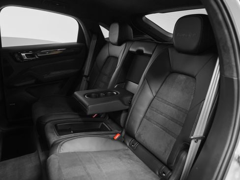 Certified 2023 Porsche Cayenne Turbo GT AWD/4WD image 46