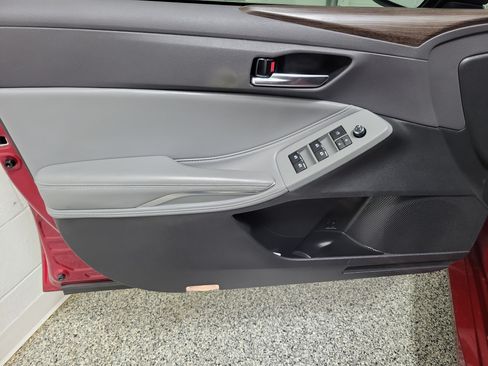Used 2022 Toyota Avalon XLE w/ Moonroof Package FWD image 18