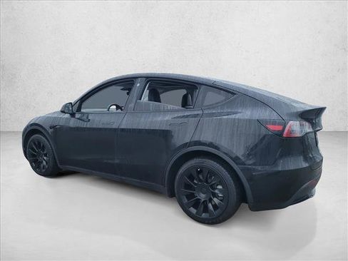 Used 2022 Tesla Model Y Long Range image 4