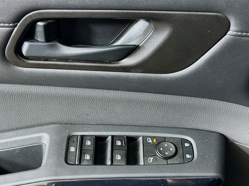 Used 2025 Nissan Pathfinder SV AWD/4WD image 15