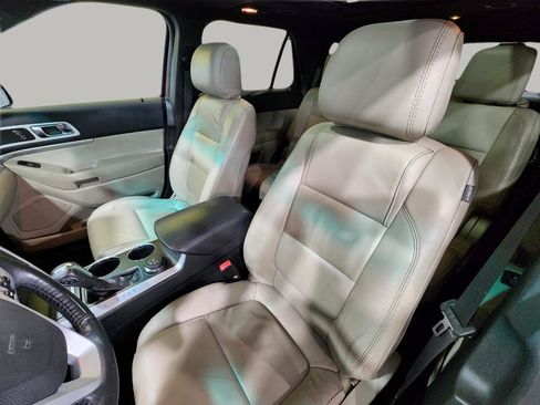 Used 2014 Ford Explorer XLT w/ Equipment Group 202A AWD/4WD image 39