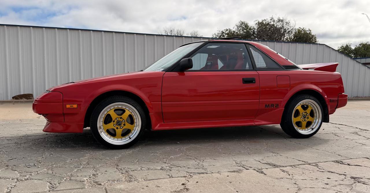 Used 1987 Toyota MR2 RWD image 6