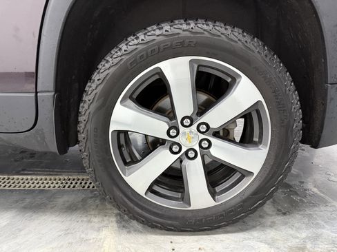 Used 2020 Chevrolet Traverse LT image 32