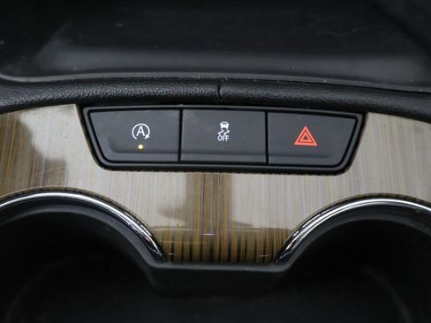 Used 2023 GMC Acadia SLE image 47