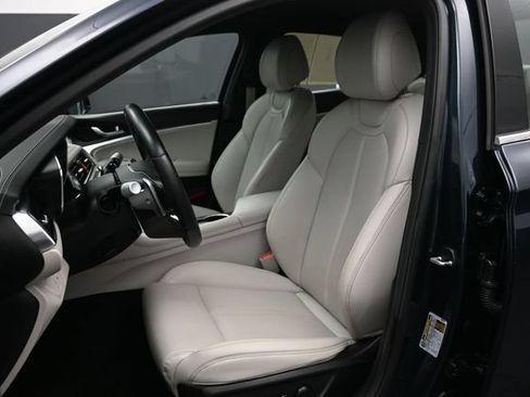 Used 2025 Genesis G70 2.5T AWD/4WD image 5