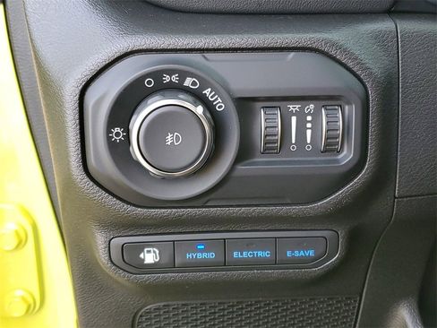 Used 2022 Jeep Wrangler Unlimited Sahara image 22