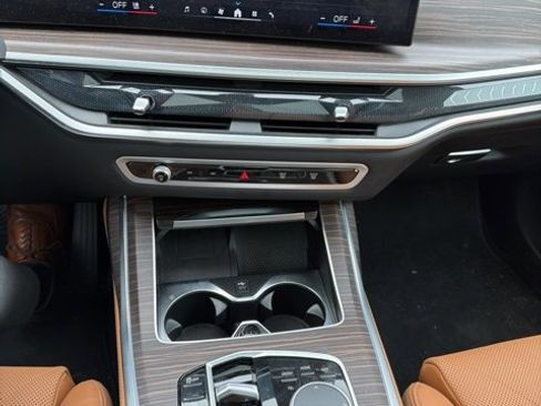 Used 2024 BMW X7 xDrive40i image 3