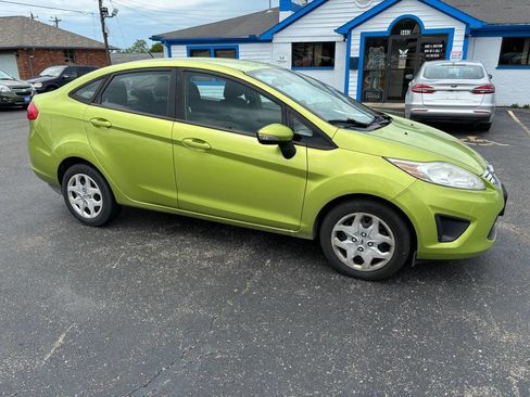 Used 2013 Ford Fiesta SE FWD image 3