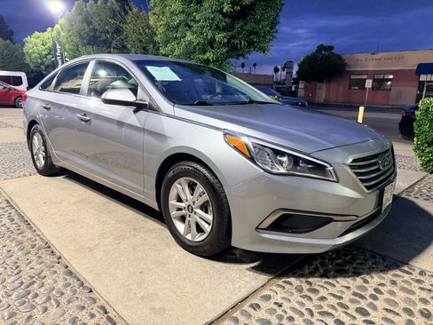 Used 2017 Hyundai Sonata SE image 3