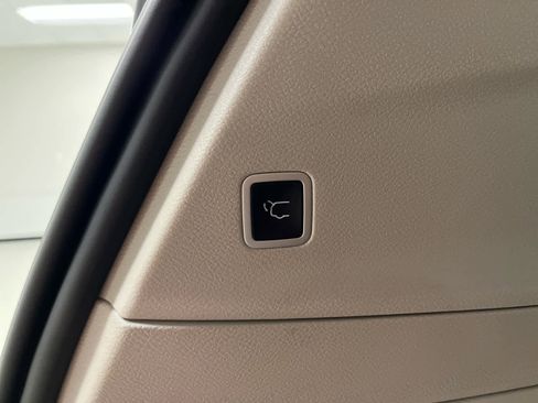 Used 2024 Chrysler Pacifica Touring-L FWD image 12