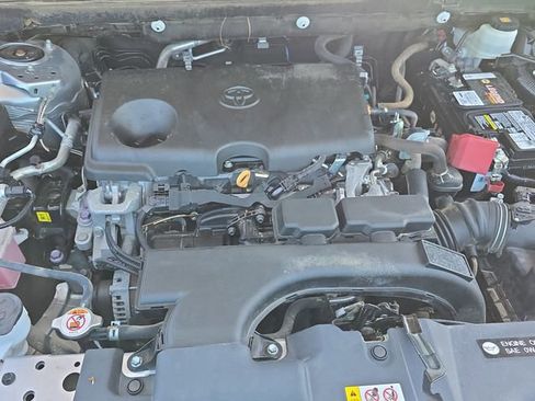 Used 2021 Toyota RAV4 XLE AWD/4WD image 30