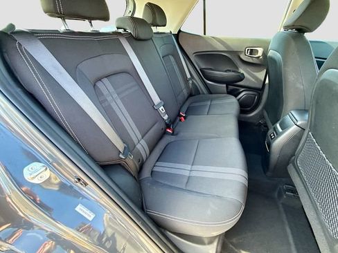Used 2025 Hyundai Venue SEL FWD image 25