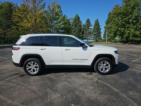 Used 2022 Jeep Grand Cherokee Limited AWD/4WD image 7
