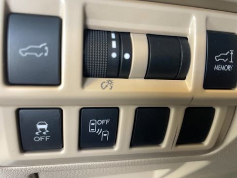 Used 2015 Subaru Outback 3.6R Limited image 16