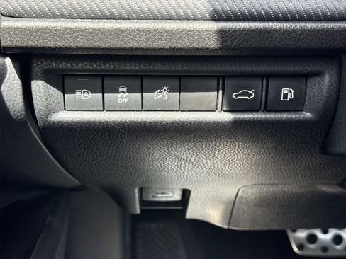 Used 2025 Toyota Camry SE image 19