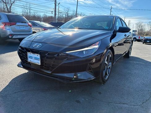 Used 2023 Hyundai Elantra SEL w/ Convenience Package image 3