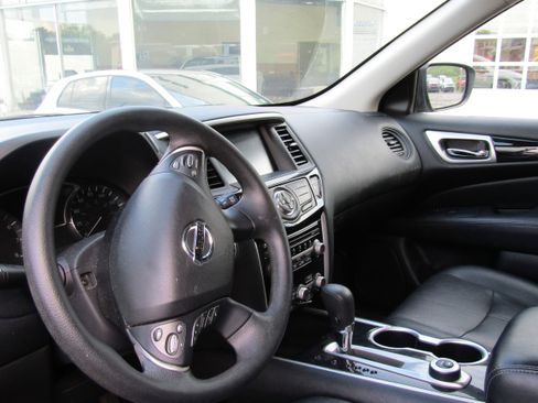 Used 2020 Nissan Pathfinder S AWD/4WD image 13