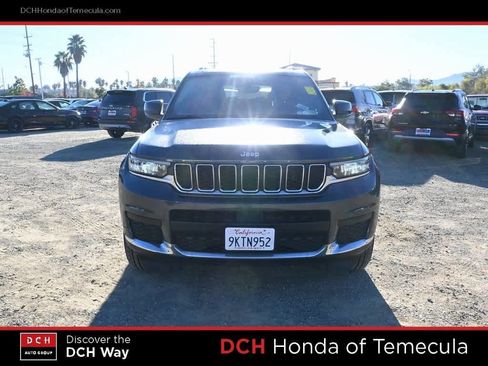 Used 2024 Jeep Grand Cherokee L Laredo image 2