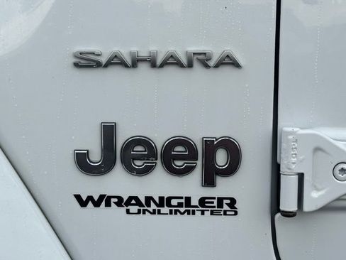 Used 2021 Jeep Wrangler Unlimited Sahara AWD/4WD image 12