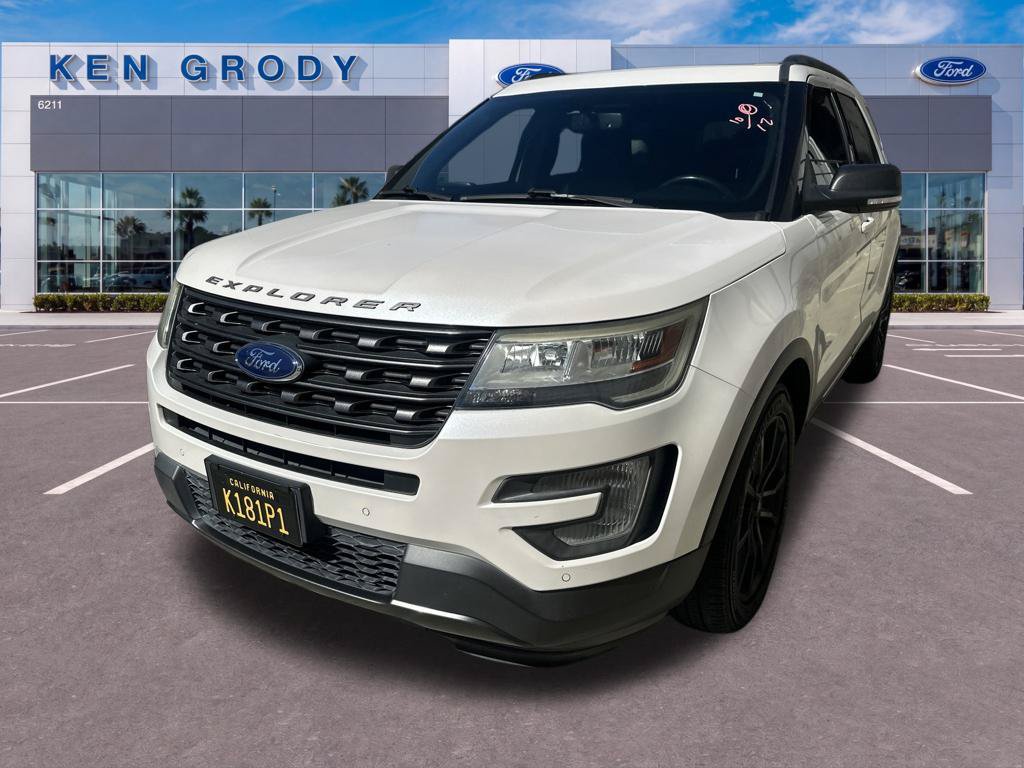 Used 2017 Ford Explorer XLT w/ Equipment Group 202A FWD image 4