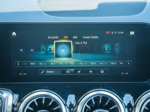 Used 2023 Mercedes-Benz GLB 250 4MATIC image 29