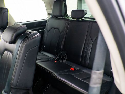 Used 2019 Ford Expedition Platinum image 18