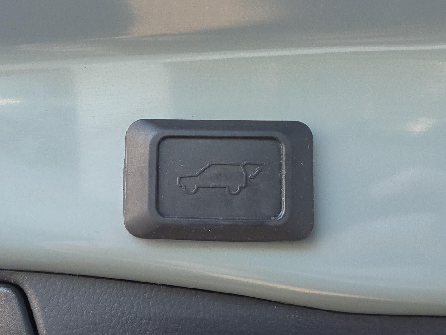 Used 2020 Toyota RAV4 XLE w/ Convenience Package AWD/4WD image 9