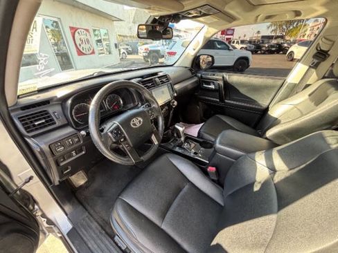 Used 2021 Toyota 4Runner TRD Off-Road Premium w/ Moonroof Package AWD/4WD image 10