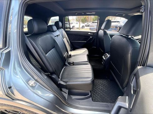 Used 2023 Volkswagen Tiguan SE R-Line image 16