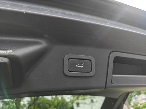 Used 2018 Land Rover Range Rover Velar R-Dynamic SE AWD/4WD image 24