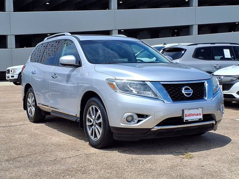 Used 2015 Nissan Pathfinder SL w/ SL Premium Package FWD image 2