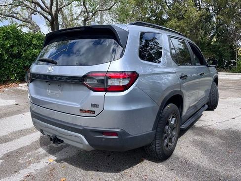 Used 2024 Honda Pilot TrailSport image 4